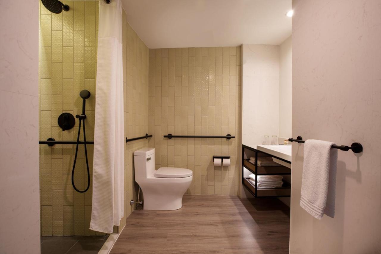 Renaissance New York Flushing Hotel At Tangram Экстерьер фото